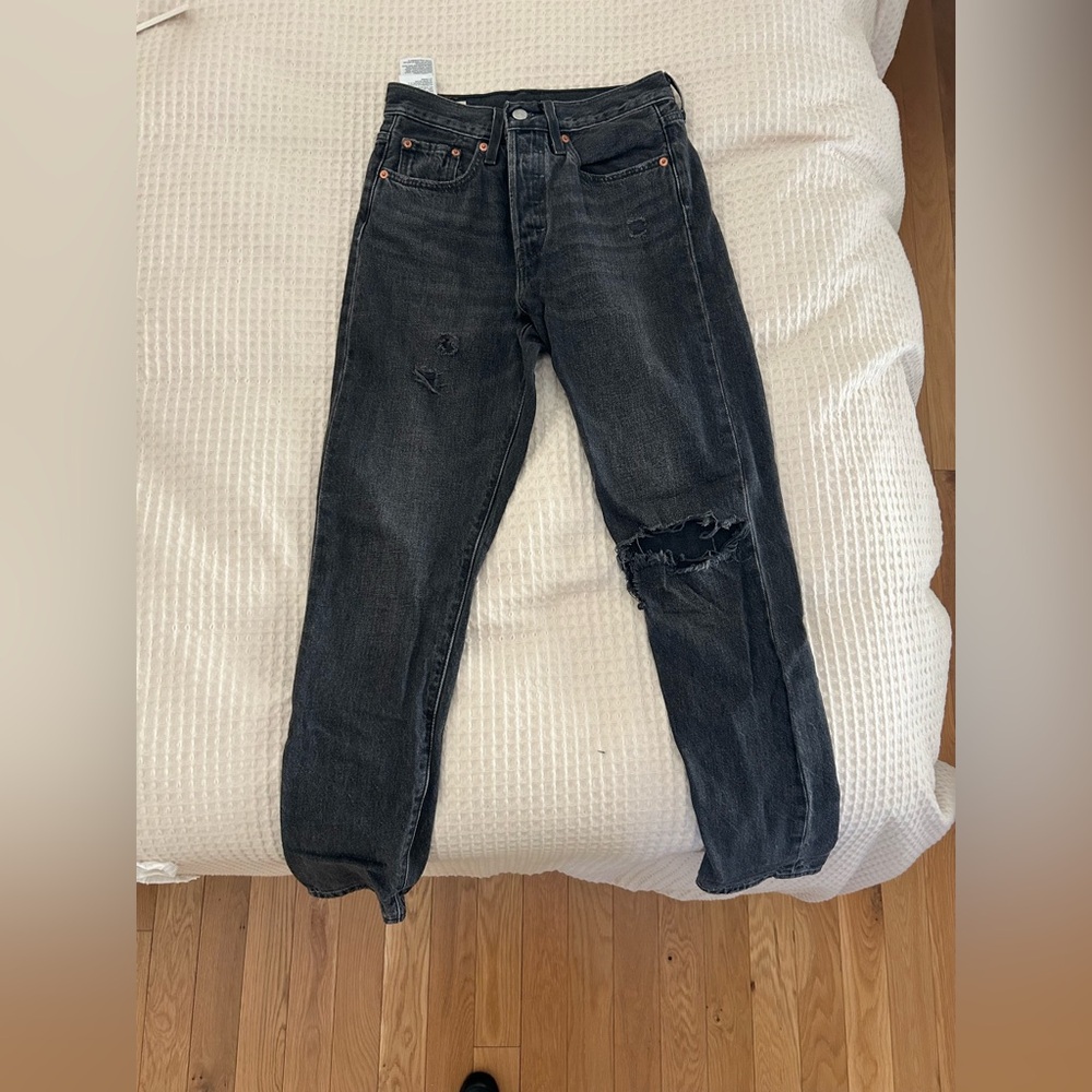 Black ripped Levi’s size S